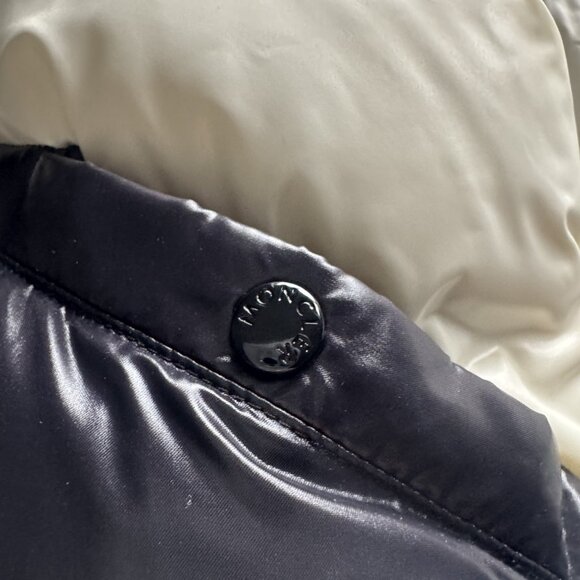 MONCLER WINTER JACKET - SIZE 8 GIRL - Picture 8 of 8